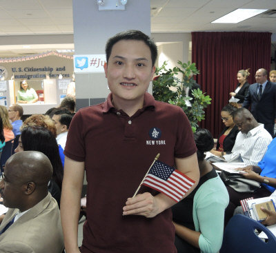 纽约华人欢喜入籍称美国国庆前入籍意义特别(图)