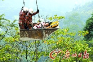 马来西亚云顶高原一大巴坠崖24名华人遇难(图)(2)