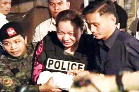 涉百亿政治分肥骗局菲律宾女华商被移送监狱(图)