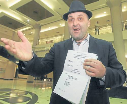 要求一天做爱6次老外告华裔女友骗精子索偿(图)