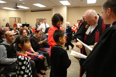 加拿大40移民入籍难掩兴奋华人盼人生掀新篇章