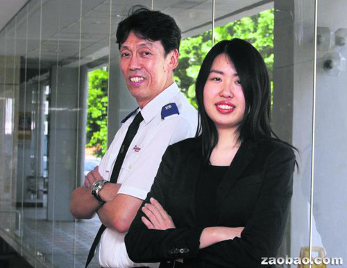 积极服务中长期病人新加坡华人父女获颁奖学金