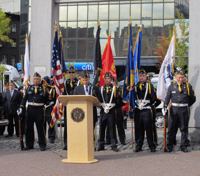 纽约华裔美国退伍军人会华埠游行引游客驻足(图)