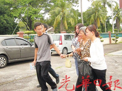因妒生恨大马一华裔男子杀害女友后切腹自杀(图)