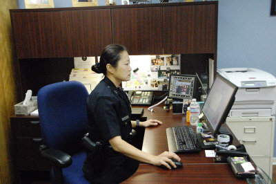 华裔警花掌洛杉矶警局分局事无巨细如父兼母(图)