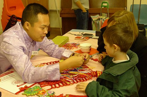 全英首家中英双语学校开放日华人家长择校很慎重