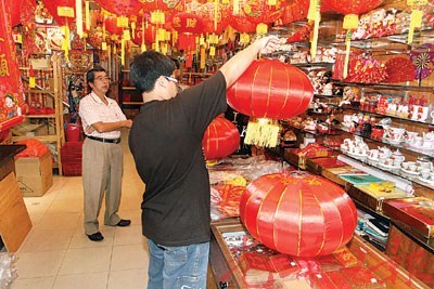 大马年货涨幅惊人华裔民众未受影响买气不减(图)
