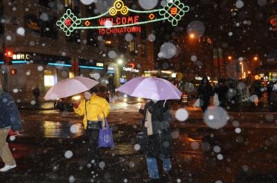 暴风雪来袭行人稀纽约华埠空荡荡商家早收摊(图)