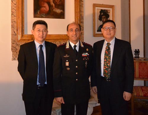 פ��ʹ�ݹ�Ա��������ܱ�˾��������ΰ�����