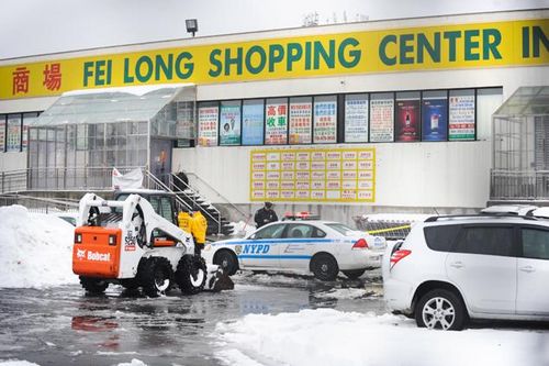 ŦԼ�����и�����ѩ��ײ���ʸ�������Ӥ������ͼ��