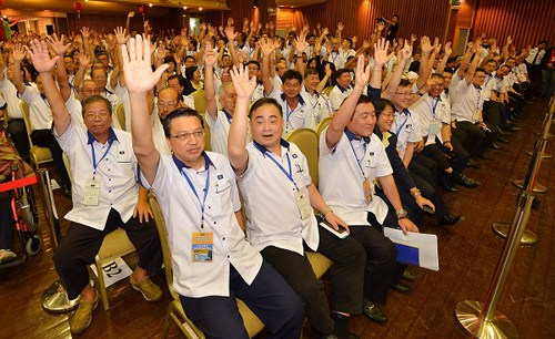 马华召开特别代表大会举手表决通过“入阁议案”