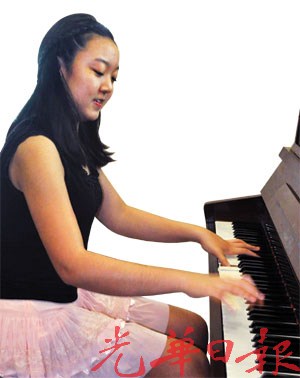 ��������13�껪�������Ů���Ժڰ׼��������磨ͼ��