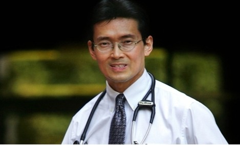 新西兰华裔教授坐轮椅完成马拉松破多项记录(图)