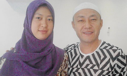 印尼首家中国穆斯林餐厅迁新址开张吸引华人食客