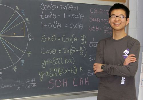 克服语言障碍赴美华裔新移民子女努力考入大学
