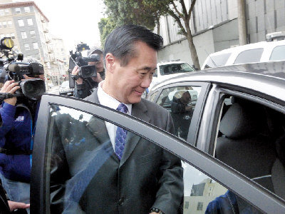 余胤良出席法院听证会律师指FBI无证据设陷诱捕