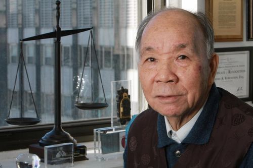 纽约华裔老人闯红灯惹纠纷遭指控检方裁定不起诉