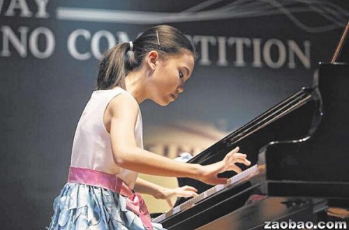 12��Ů����ʩ̹��������������¼������ھ���ͼ��