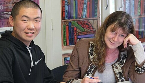 新西兰华裔移民恶补英语欲圆 警察梦 图 中新网