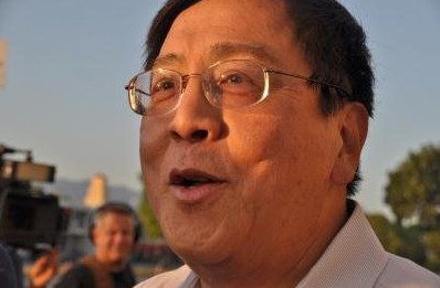美市长向华人家丢狗屎引罢免潮答应主动辞职(图)
