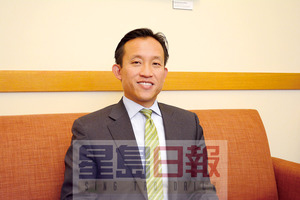 旧金山华裔参事主席邱信福预算案获支持华埠受益