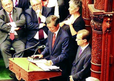 加拿大华裔第三度就任安省移民厅长称仍具挑战性