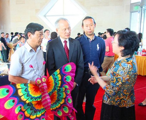 中国驻美大使办招待会迎国内艺术家参加民俗节
