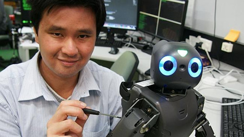 澳洲华裔科学家研制机器人伴侣希望具有人类情感
