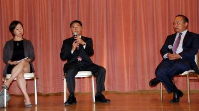 美华裔议员与民众座谈声讨辱华主播再敦促其下台