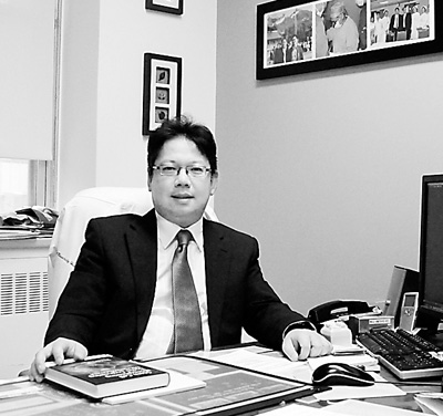 探访“当代白求恩”——加拿大华裔医生岑颖干