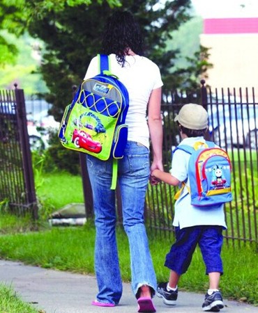 赴加生子须谨慎子女拥加拿大国籍并非可免费入学