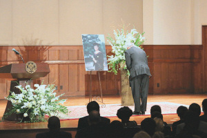 南加大办遇害中国留学生追思会将设纪欣然奖学金