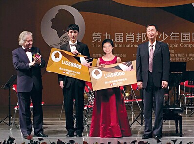 加拿大16岁华裔少女夺肖邦音乐奖4岁半学琴(图)