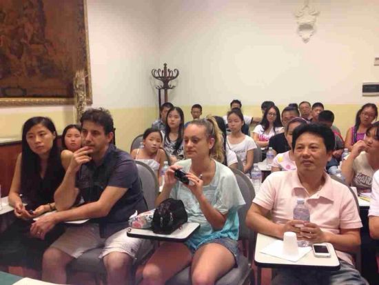 意大利华人书画协会举办中华书画诗词大讲堂(图)
