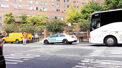 纽约华埠严查载客巴士华裔司机赞鼓励正规化