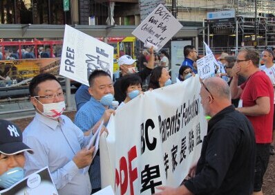加拿大教师罢工获白人家长支持华裔抗议引发冲突