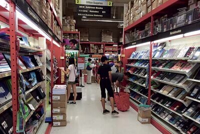 加拿大卑诗教师结束罢工华裔家长冲刺买文具(图)
