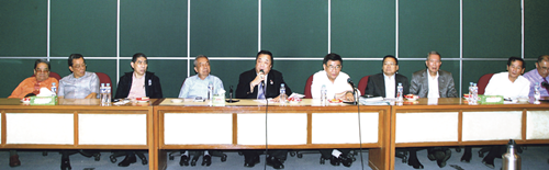 菲律宾华社召开座谈会讨论移民局新规及治安问题