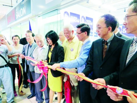 多伦多市长华裔候选人竞选办公室正式启用(图)