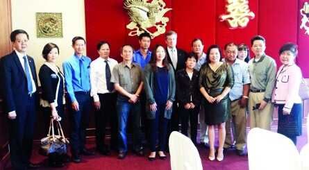 多伦多市长候选人访唐人街聆听华裔商户心声(图)