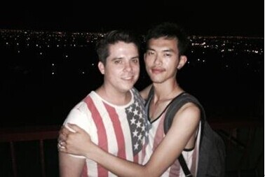 美华裔同性恋者结婚半年后获绿卡拟领养孩子(图)