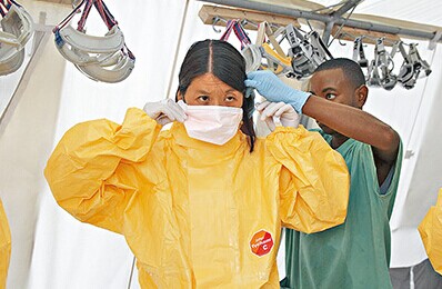 加华裔女医生赴非抗击埃博拉曾多次发出疫情警告