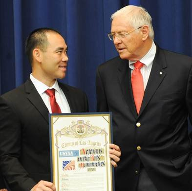 美华裔退役海军用陶瓷艺术表达战场心境获奖(图)