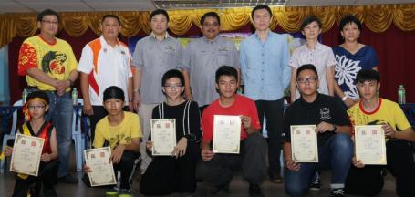 ������Ա�����������Ԫ�Ļ��Ž�����ӡ������