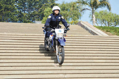 旧金山华裔警员加入摩托车队等待20年终圆梦