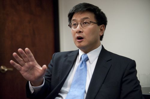 加州华裔财务长江俊辉表示将不参选联邦参议员
