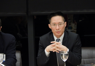 美华裔出新书探讨华裔美国梦曾为克林顿写演讲稿