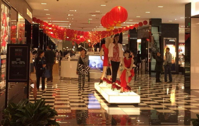 美百货公司大力招揽中国游客双语销售员吃香(图)