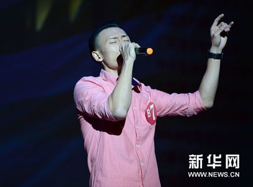 老挝首届中文歌曲大赛:中国选手亮嗓震全场