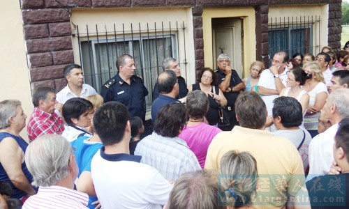 ����͢һ���˳����������ٻ��˵���ͷ����ǹ